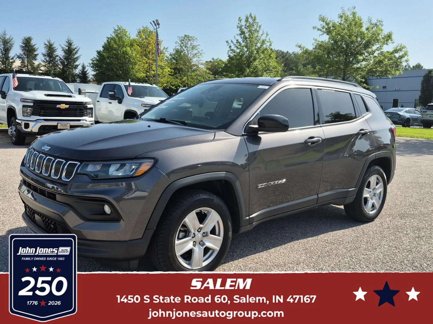 Used 2022 Granite Crystal Metallic Clearcoat Jeep Latitude image 1