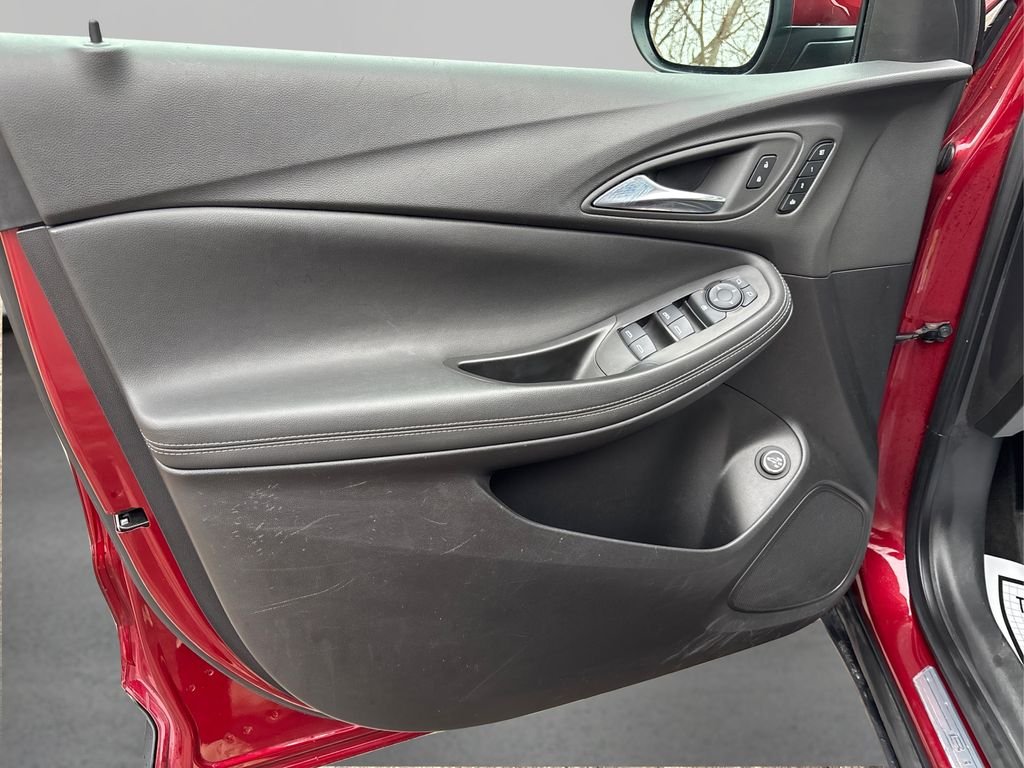 Used 2023 Red Buick Essence image 23