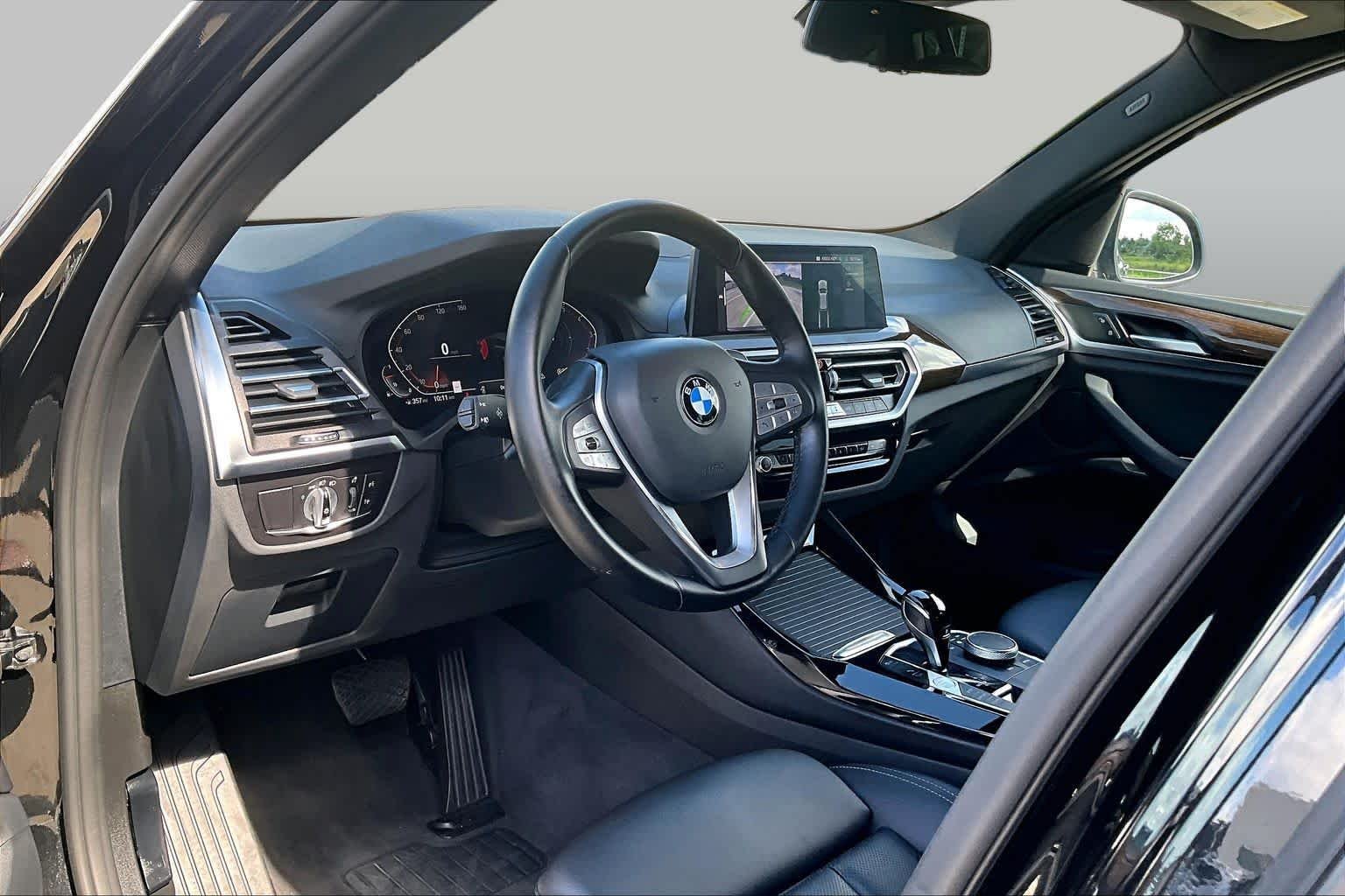 Used 2022 Black Sapphire Metallic BMW sDrive30i image 17
