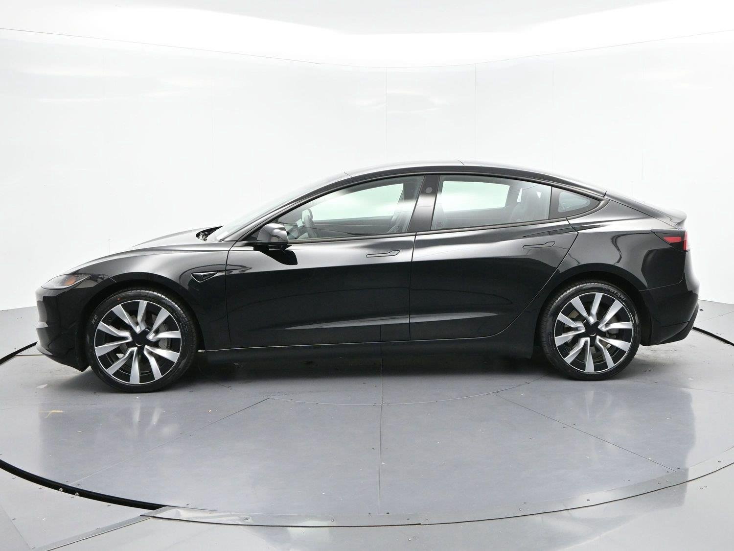 Used 2024 Black Tesla RWD *Ltd Avail* image 4