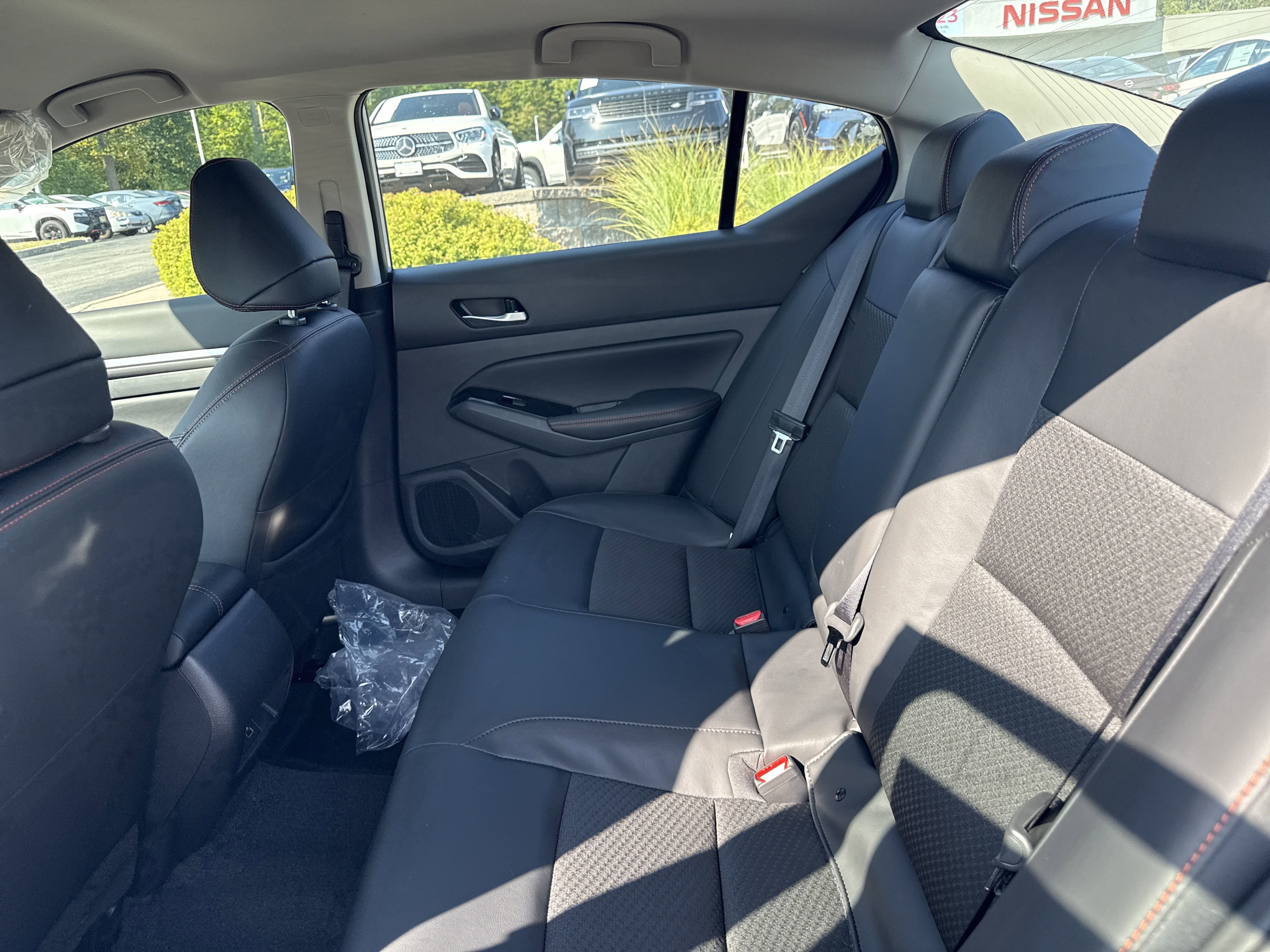 2025 Nissan Altima SR - Photo 11