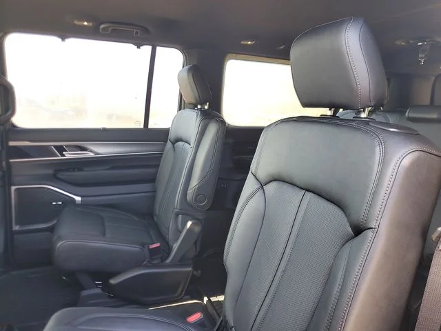 New 2026 Baltic-Gray Metallic Clear-Coat Exterior Paint Jeep Limited Altitude image 11