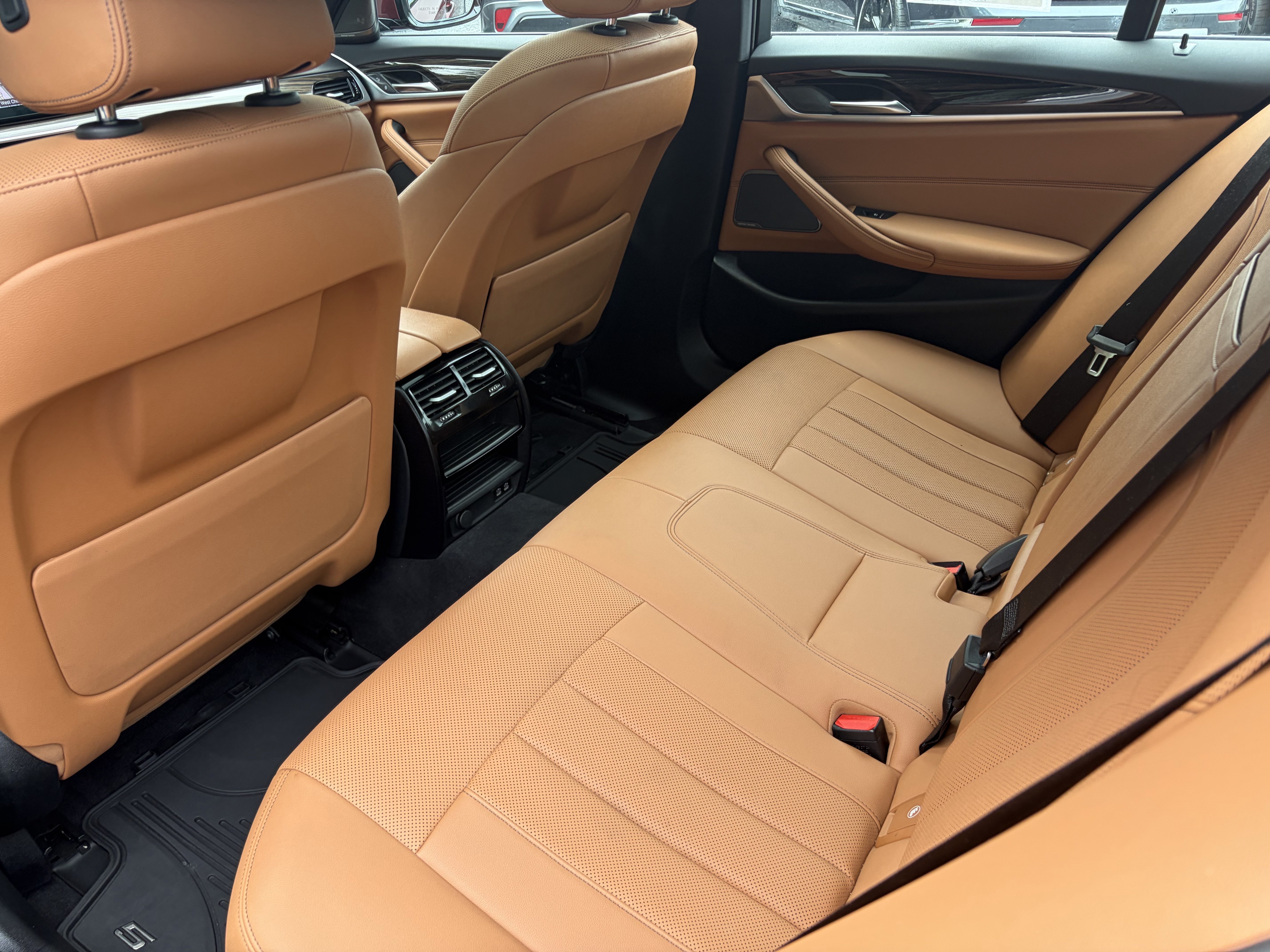 Used 2023 AVENTURIN RED MET BMW 530i xDrive image 16