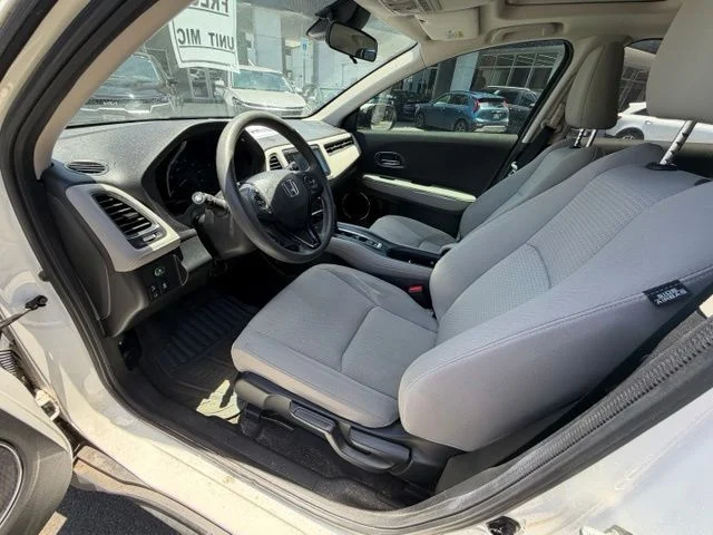 Used 2022 White Honda EX image 17