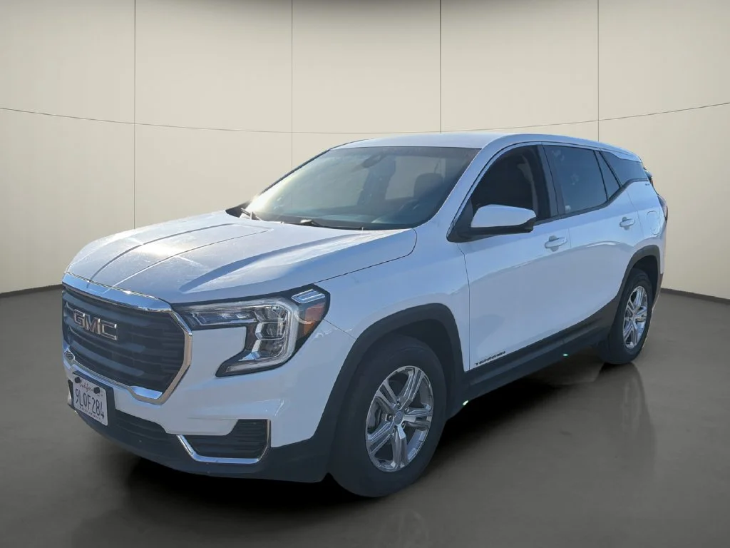 Used 2024 White GMC SLE image 3