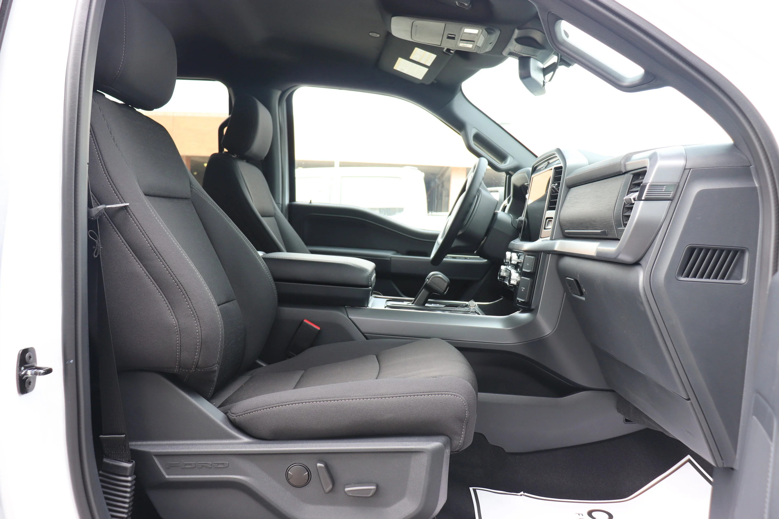 New 2026 OXFORD WHITE Ford XLT image 9