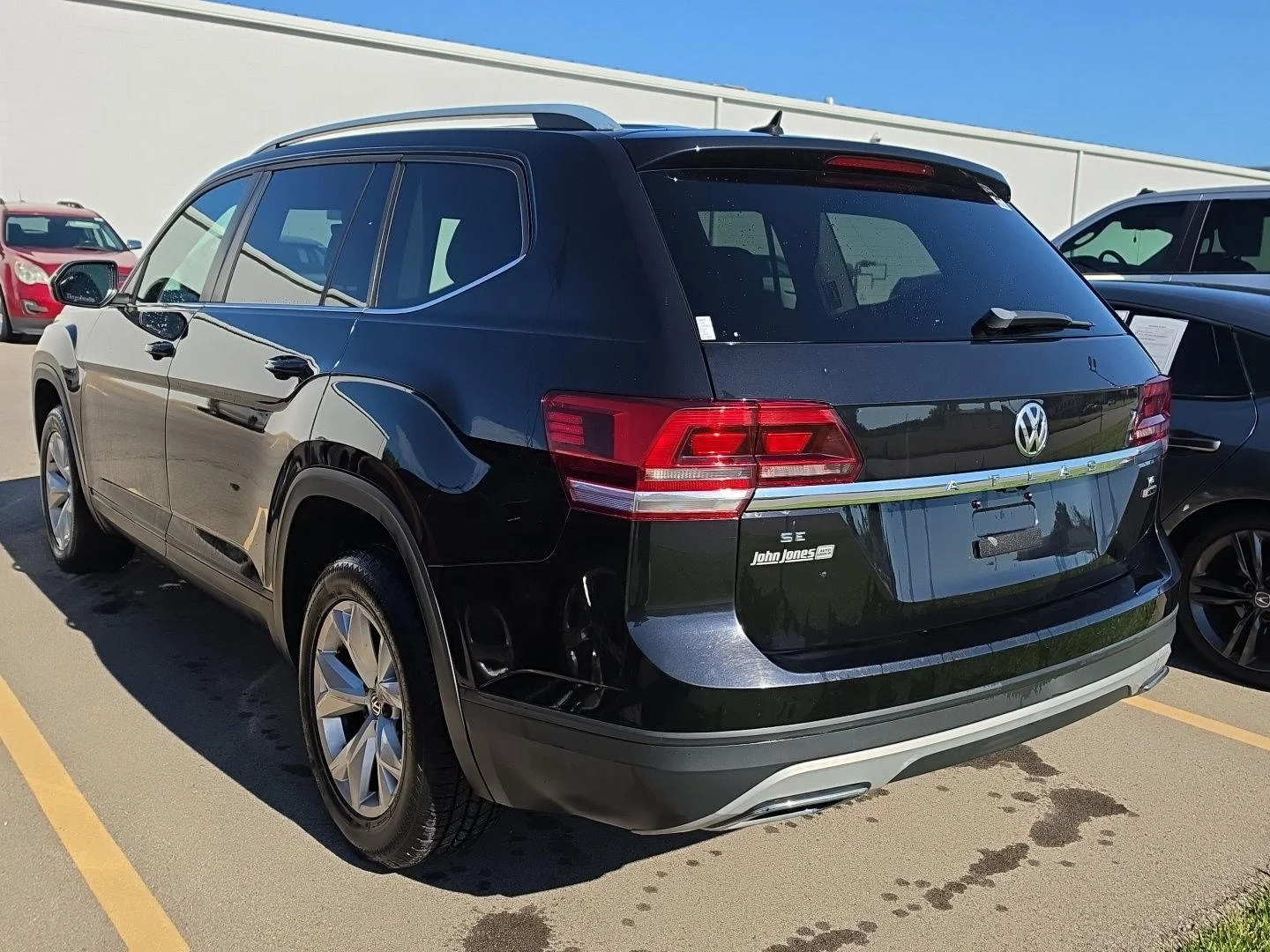 Used 2018 Deep Black Pearl Volkswagen 3.6L V6 SE w/Technology image 4