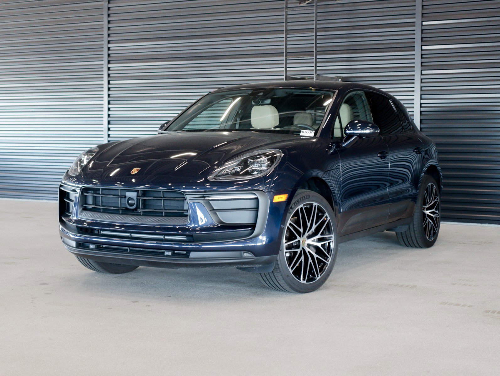 2023 Porsche Macan -'s photo