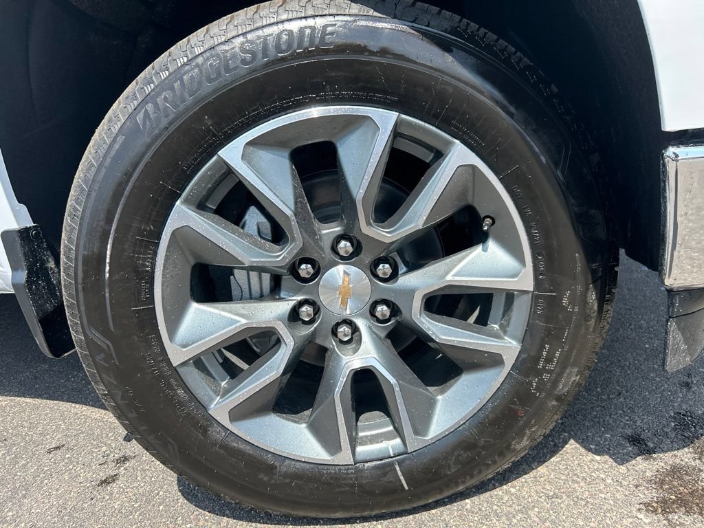 New 2026 Summit White Chevrolet LT (2FL) image 12