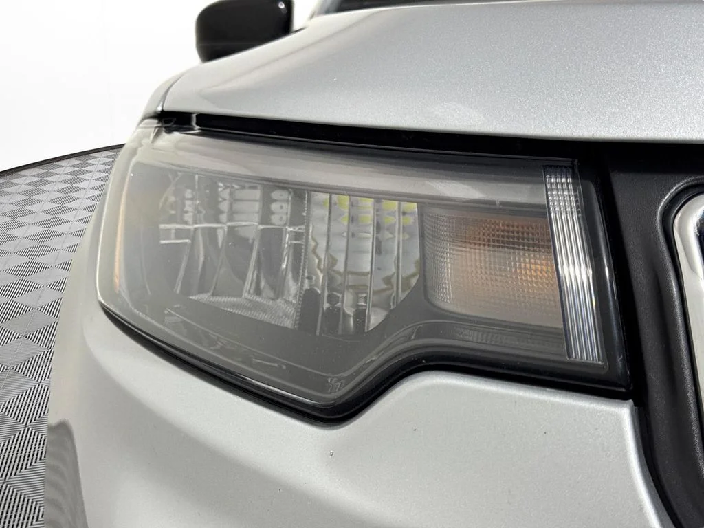Used 2024 Silver Jeep Latitude image 17
