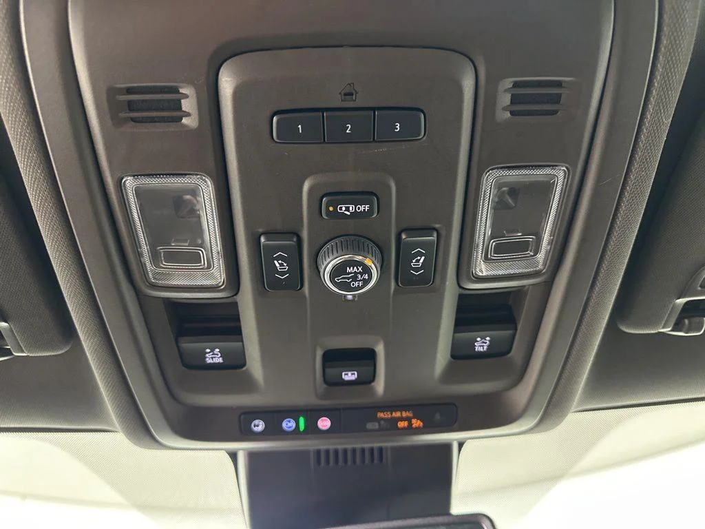 Used 2023 Pearl Chevrolet Z71 image 38