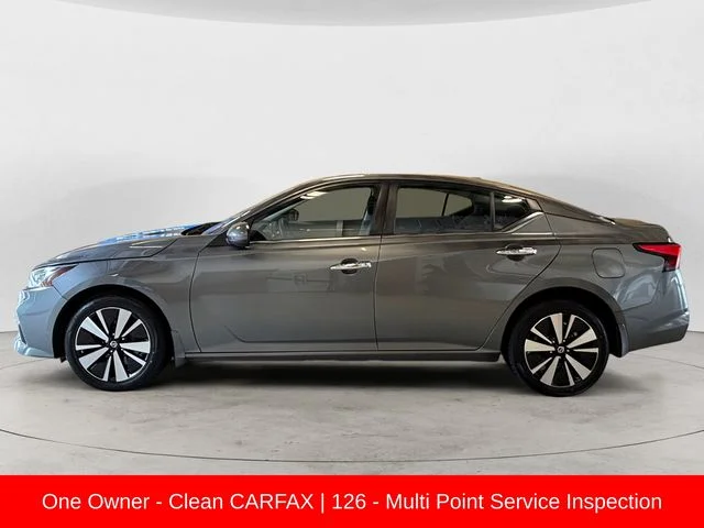 Used 2022 Gray Nissan 2.5 SV image 2
