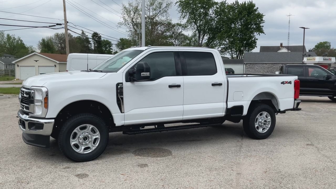 New 2026 Oxford White Ford F-250® XLT image 9