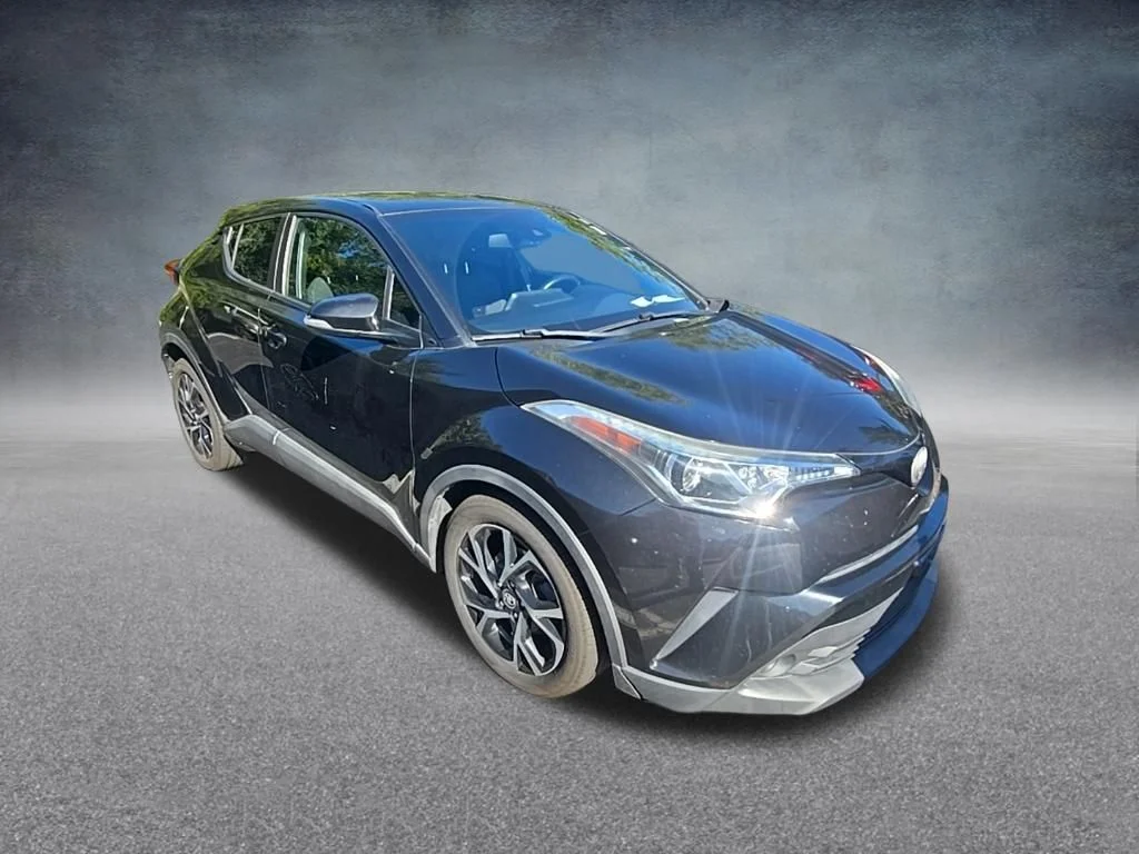 Used 2018 Black Toyota XLE image 2