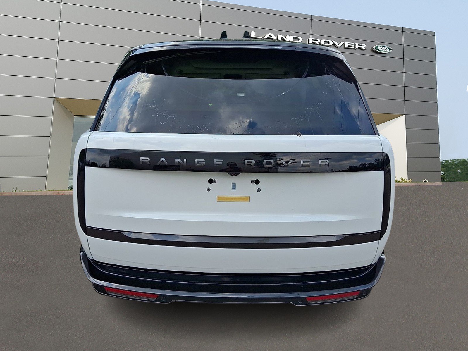 New 2026 Fuji White Land Rover P400 SE image 7