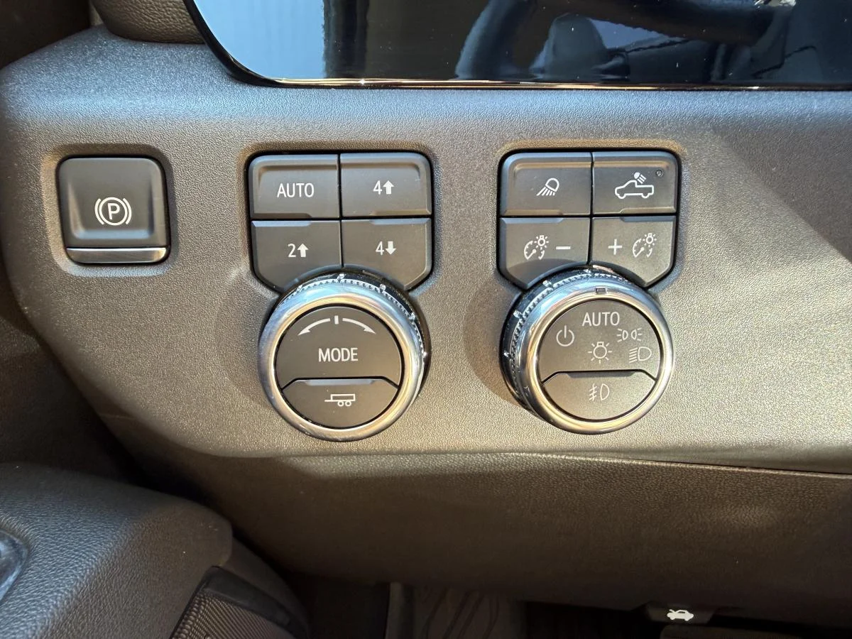 Used 2026 Black GMC Elevation image 29