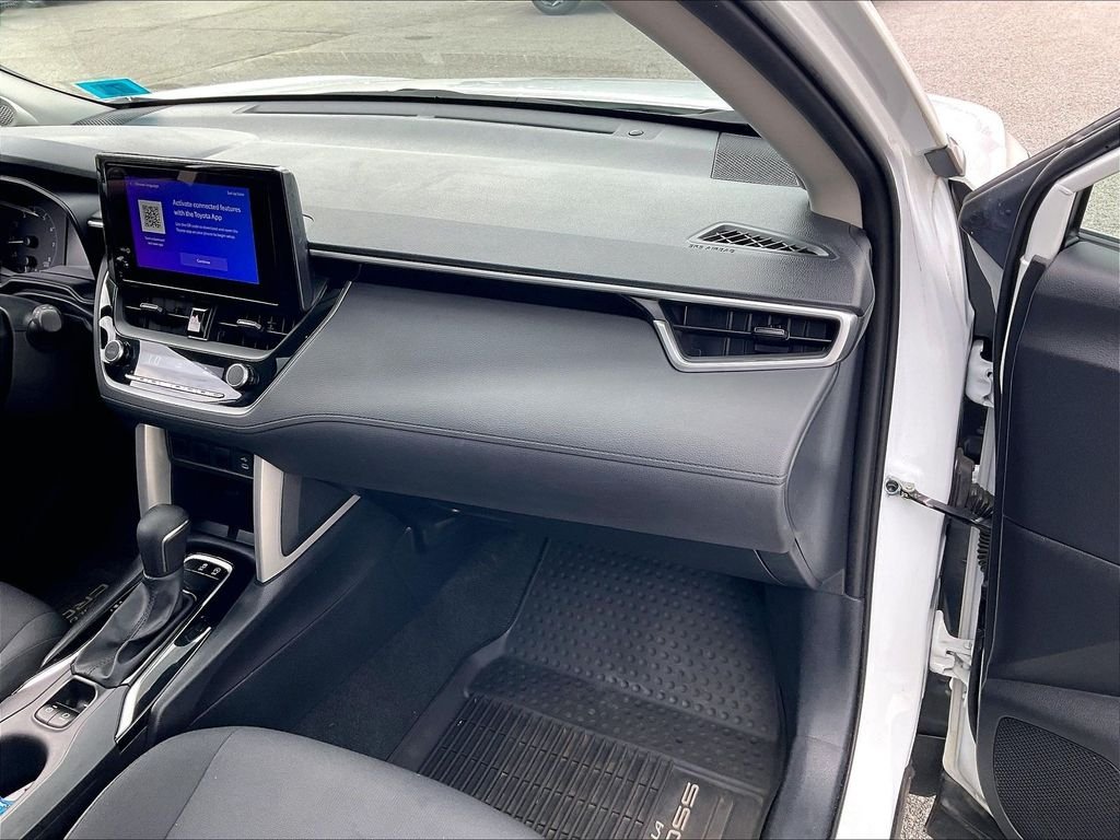 Used 2024 Wind Chill Pearl Toyota LE image 12