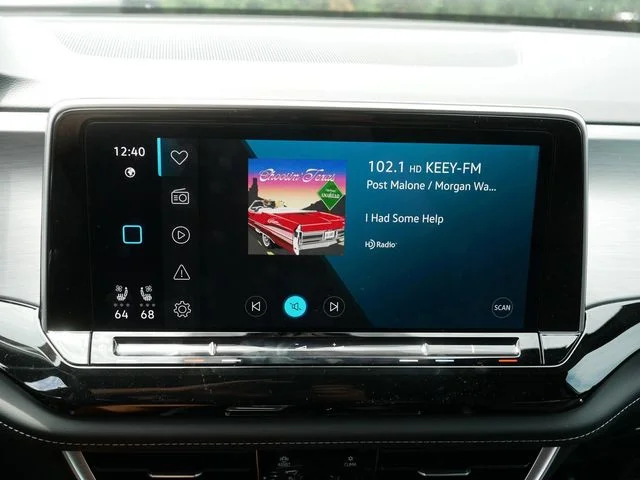 New 2026 White Volkswagen 2.0T SE w/Technology image 11