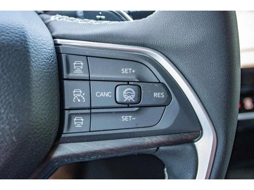 New 2026 Velvet Red Pearlcoat Jeep Laredo Altitude image 47