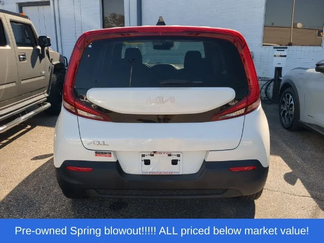 Used 2022 White Kia LX image 3