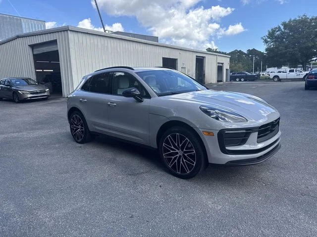 Used 2025  Porsche Base image 3