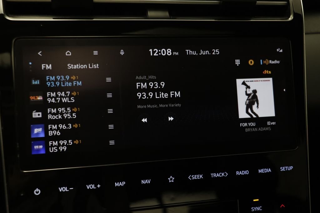 Used 2022 Ice White Hyundai Limited image 9