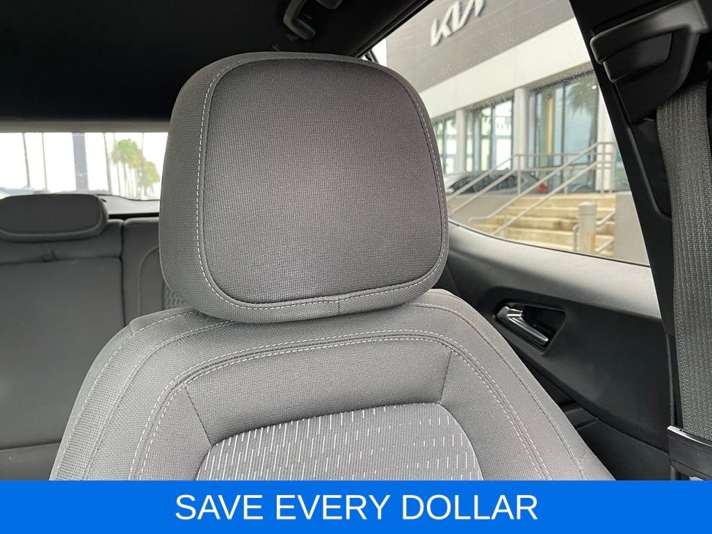 Used 2025 White Chevrolet LT image 18
