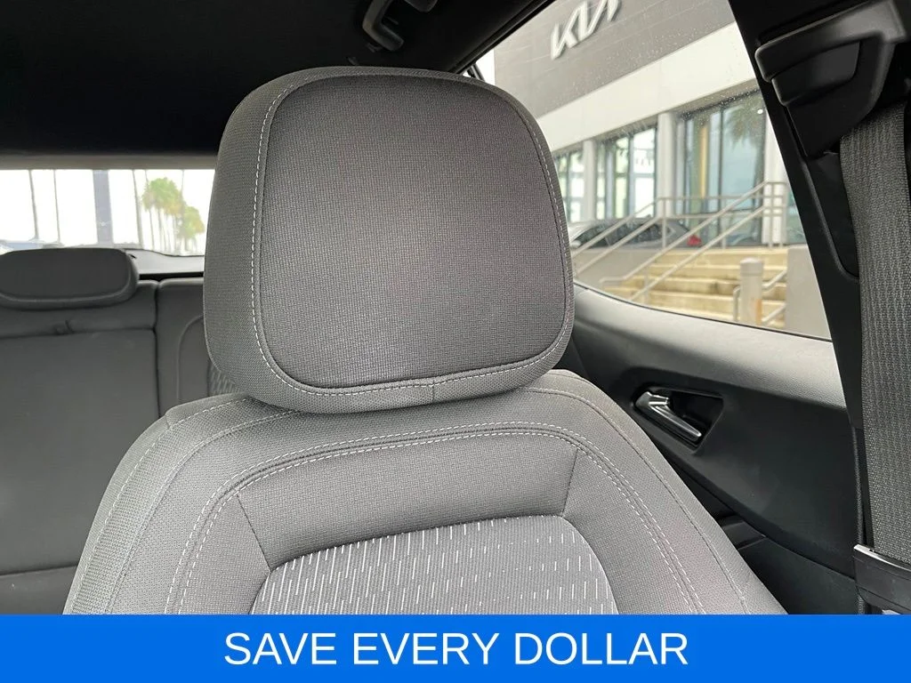 Used 2025 White Chevrolet LT image 18