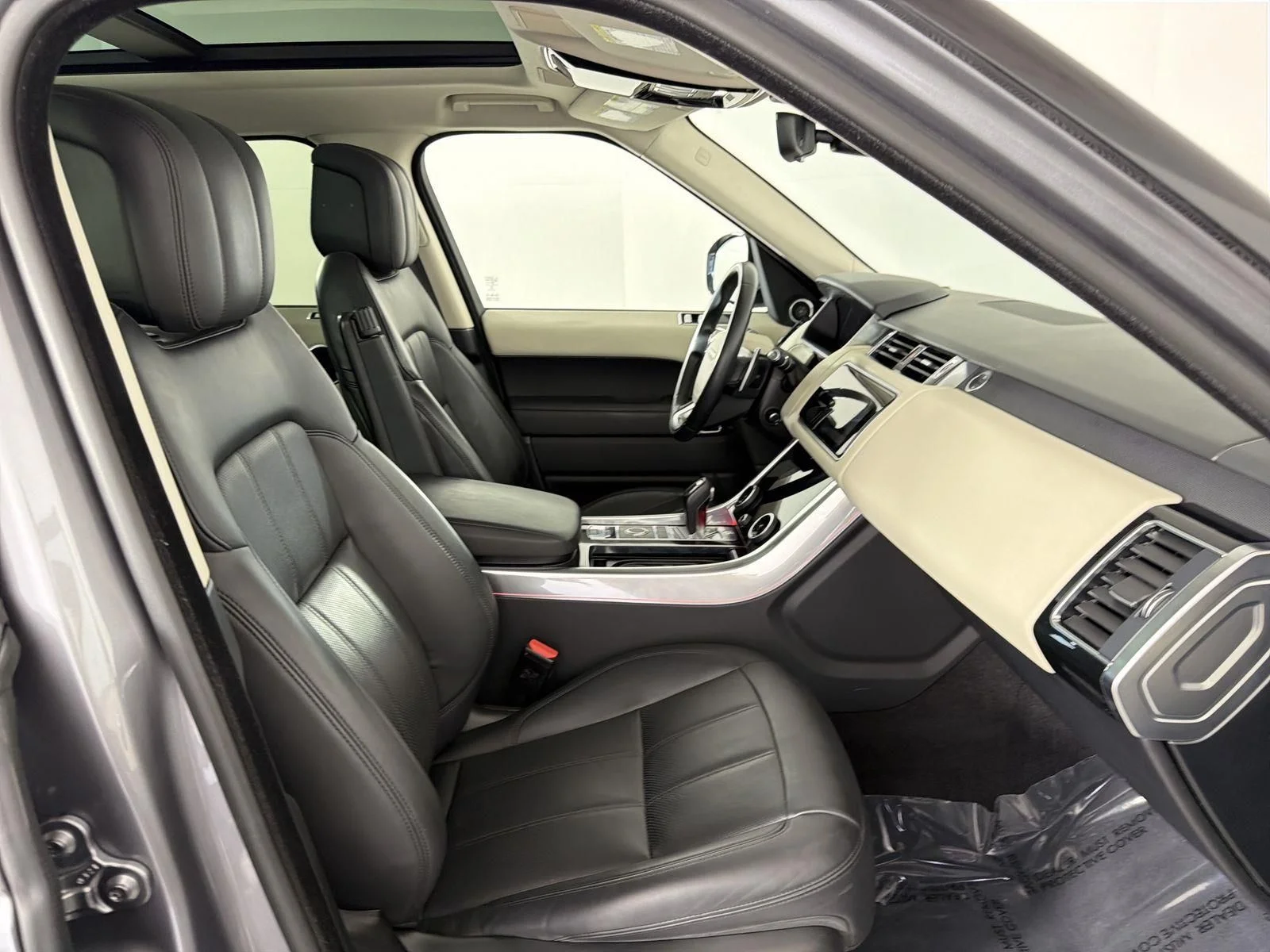 Used 2022 Eiger Gray Metallic Land Rover HSE Silver Edition image 33