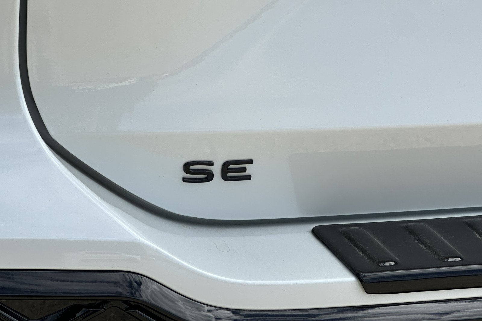 New 2026 Opal White w/Deep Black Roof Volkswagen SE R-Line Black image 25