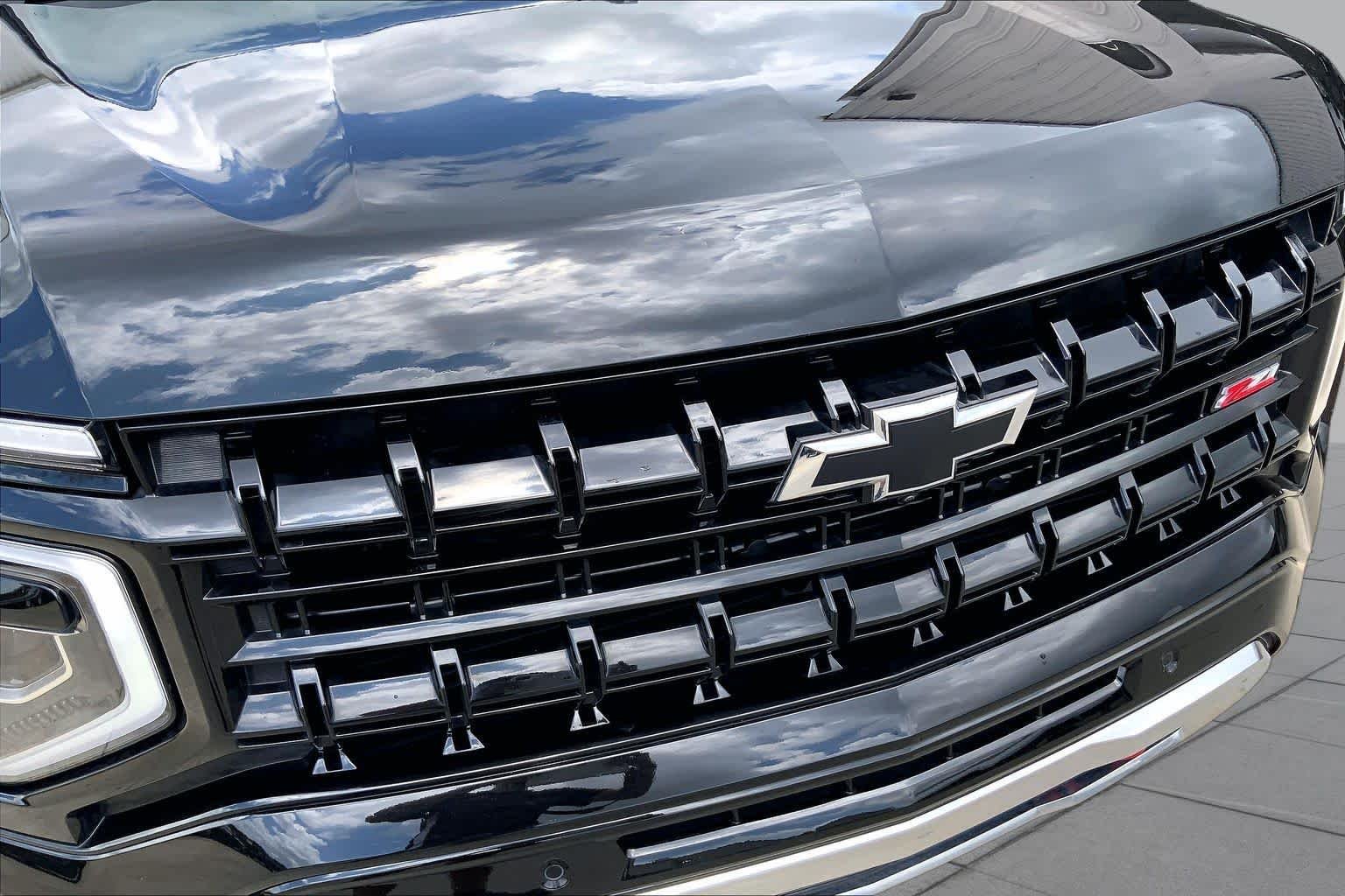 Used 2025 Black Chevrolet Z71 image 28