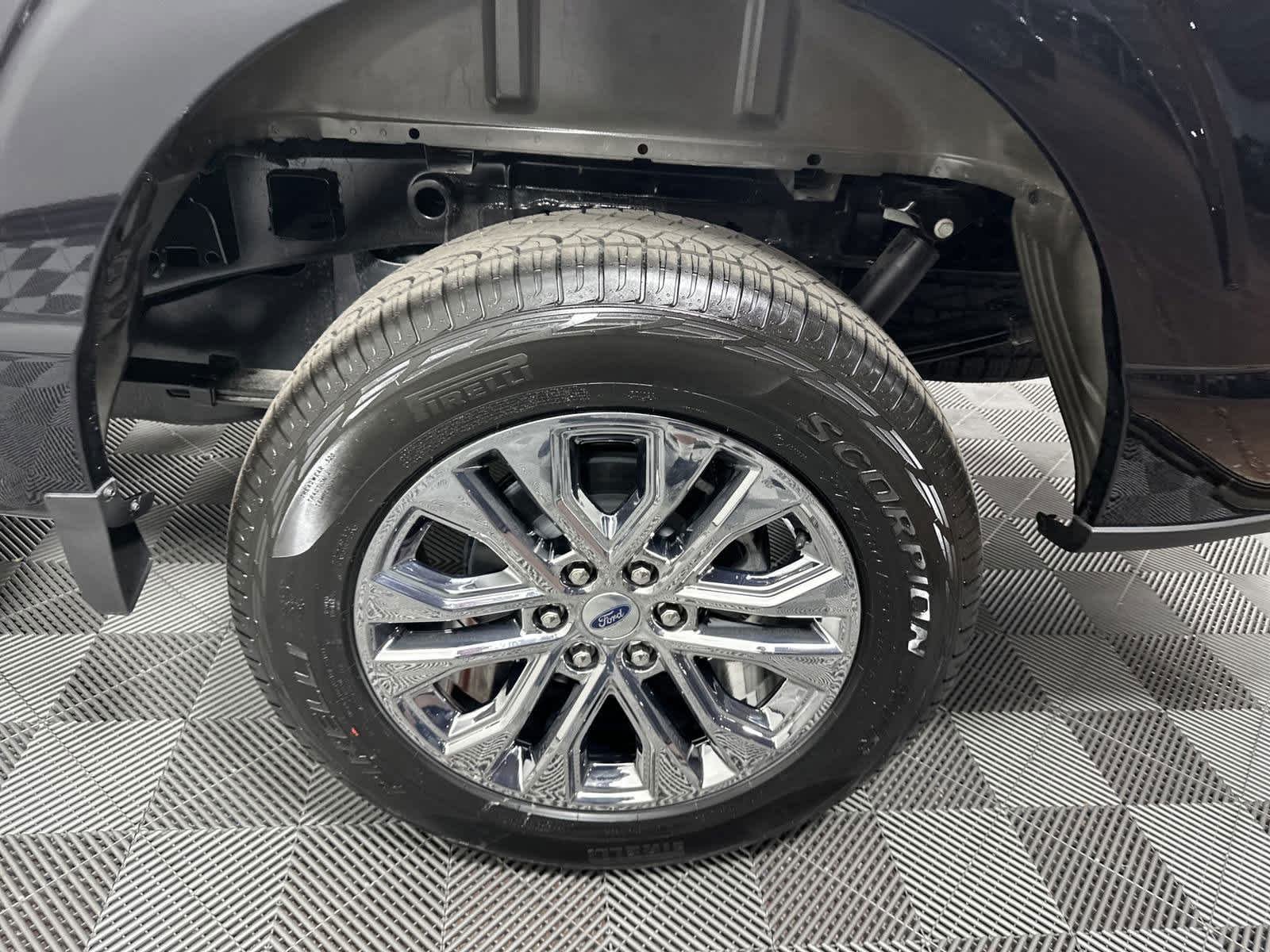 2025 Ford F-150 XLT - Photo 17