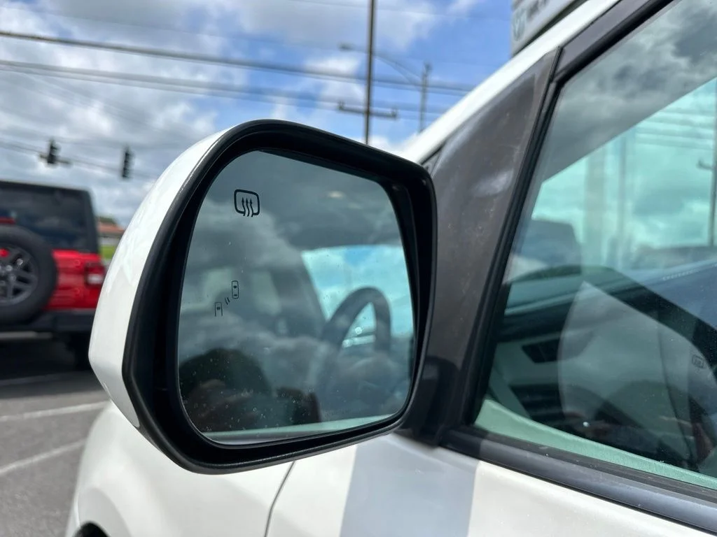 Used 2017 White Toyota XLE image 26