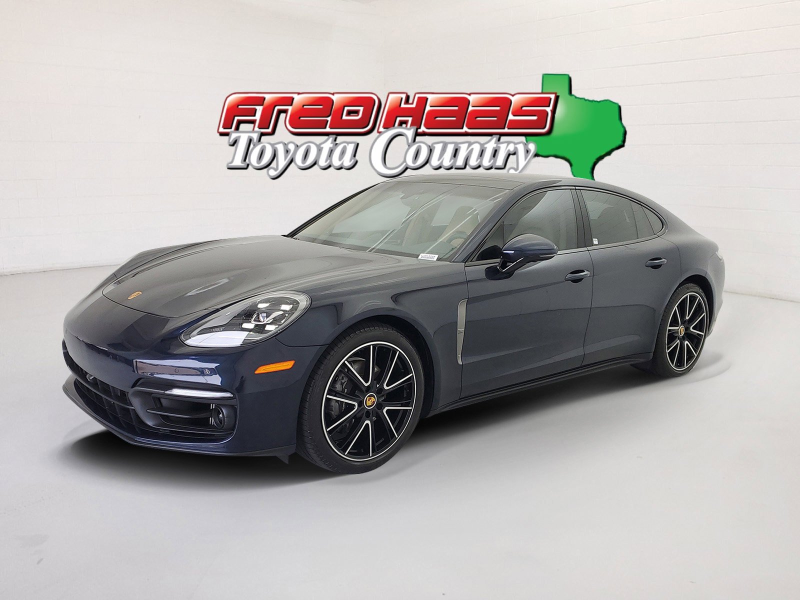 2023 Porsche Panamera Platinum Edition