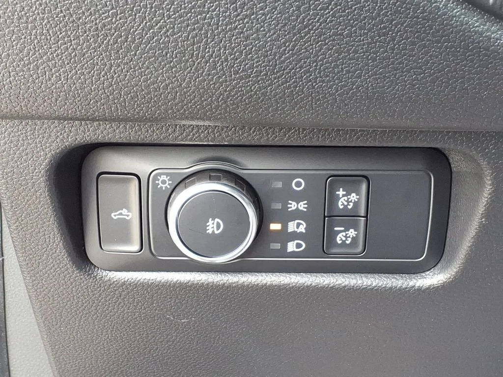 New 2026 Marsh Gray Ford XLT image 17