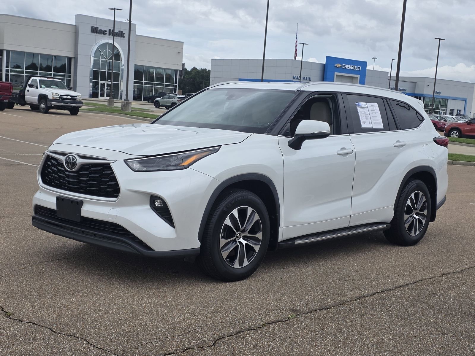 2022 Toyota Highlander XLE 4x2 V6's photo