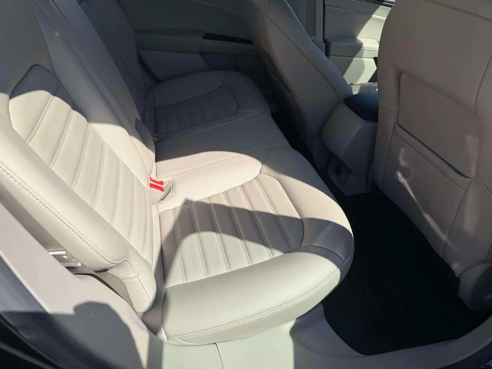 Used 2017 Shadow Black Ford SE image 31