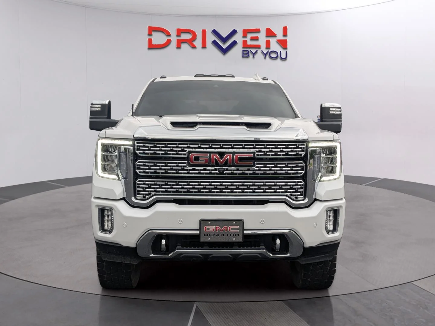 Used 2023 White Frost Tricoat GMC Denali image 8