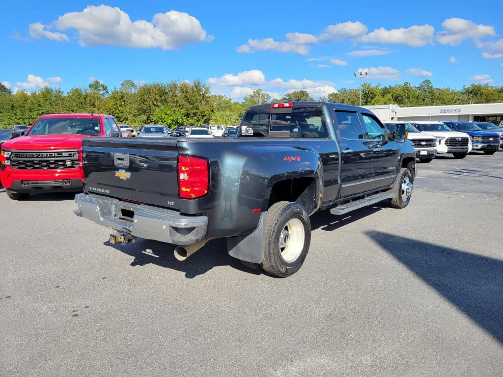 Used 2019 GRAPHITE METALLIC Chevrolet LTZ image 6