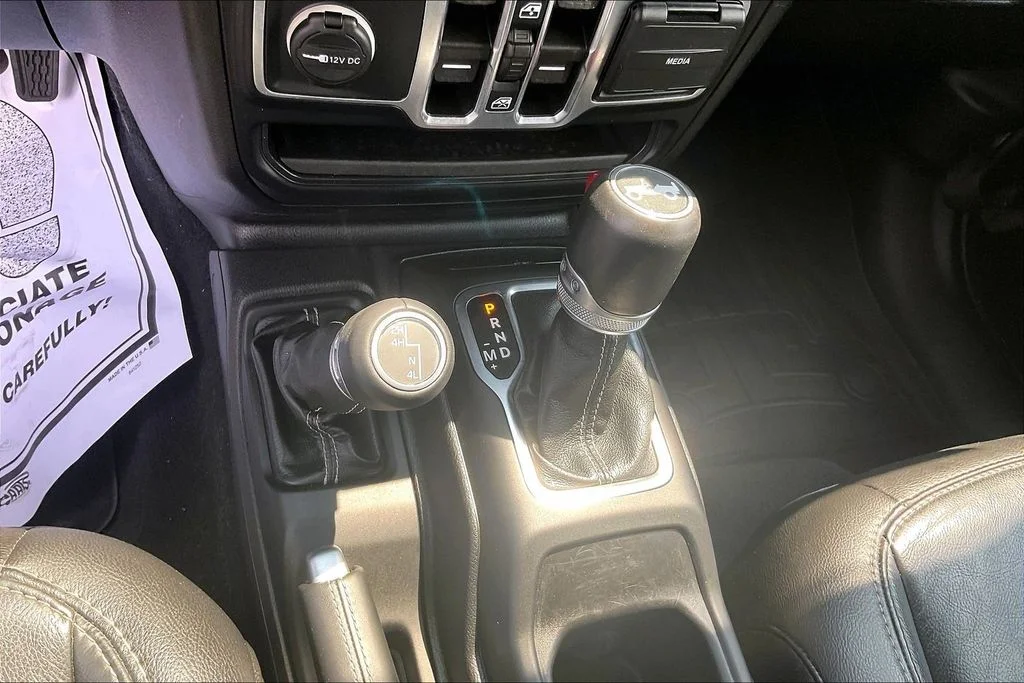 Used 2018 Black Jeep Unlimited Sahara image 34