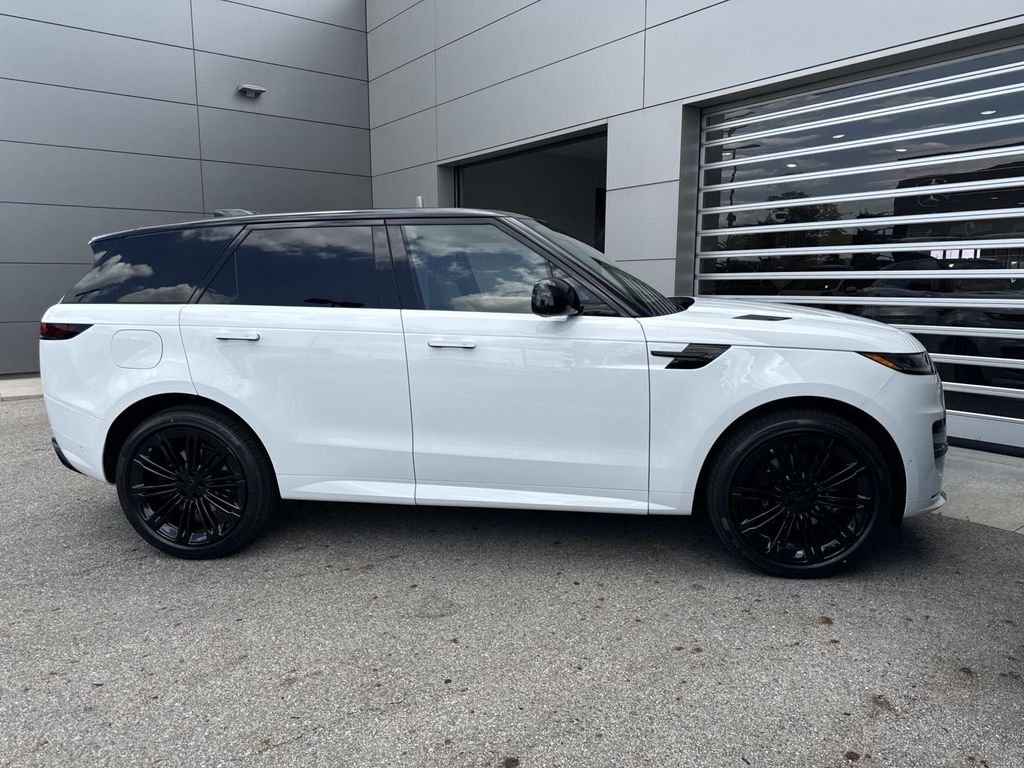 New 2026 Fuji White Land Rover Dynamic SE image 9