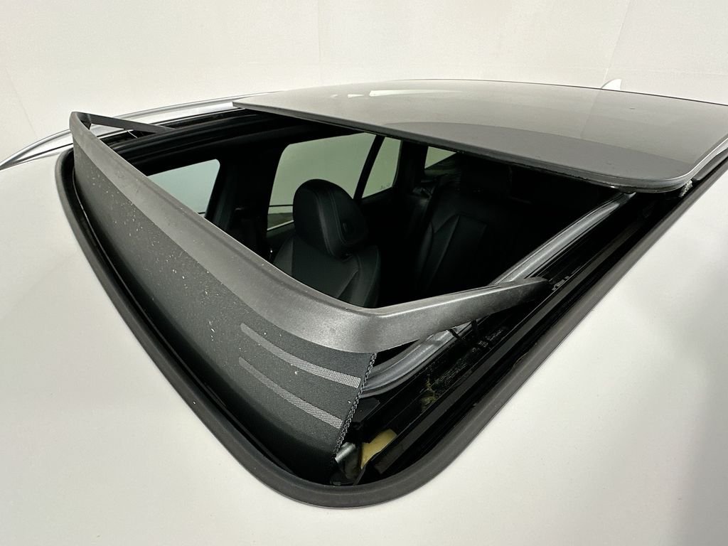 Used 2024 Mineral White Metallic BMW sDrive30i image 22