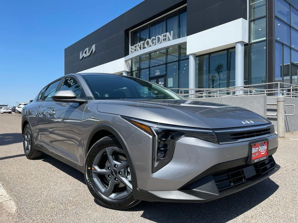 2026 Kia K4 LXS AT's photo