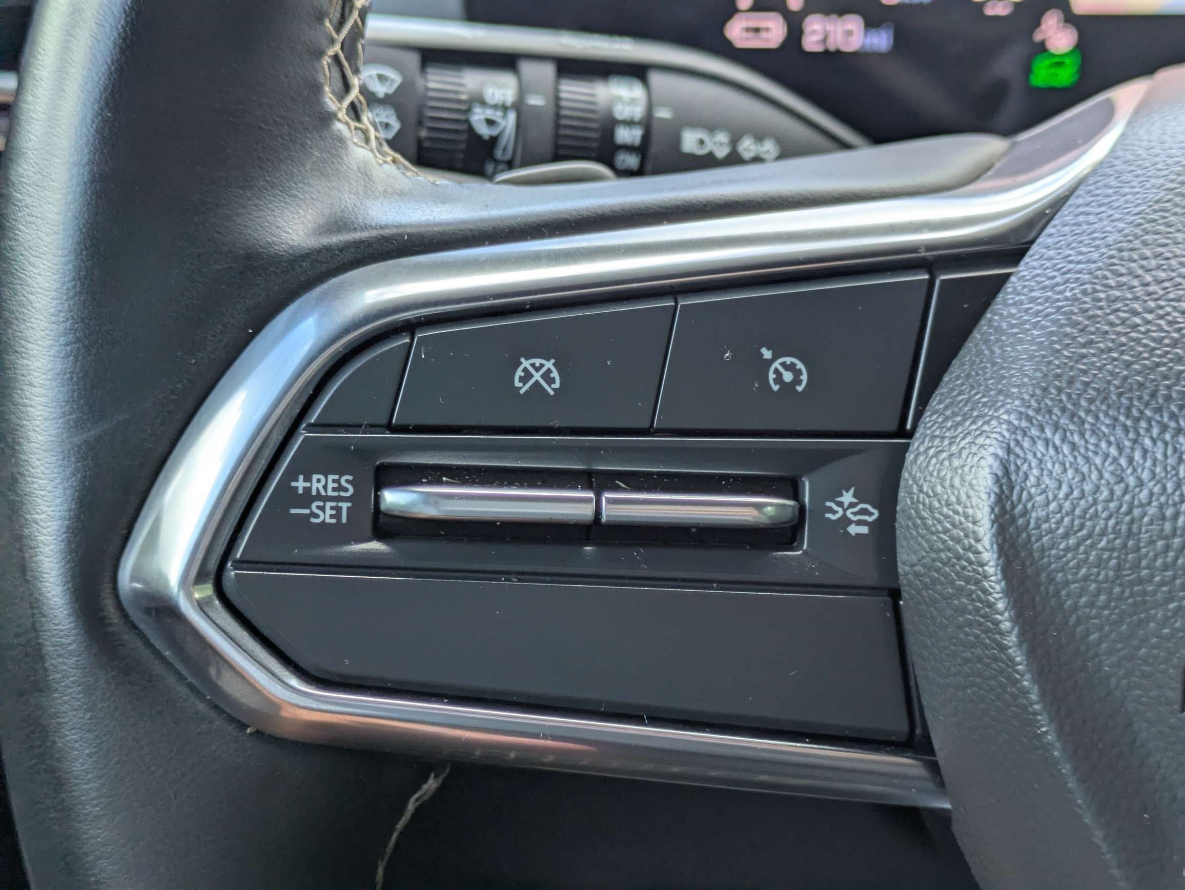 Used 2024 Iridescent Pearl Tricoat Chevrolet LT image 23