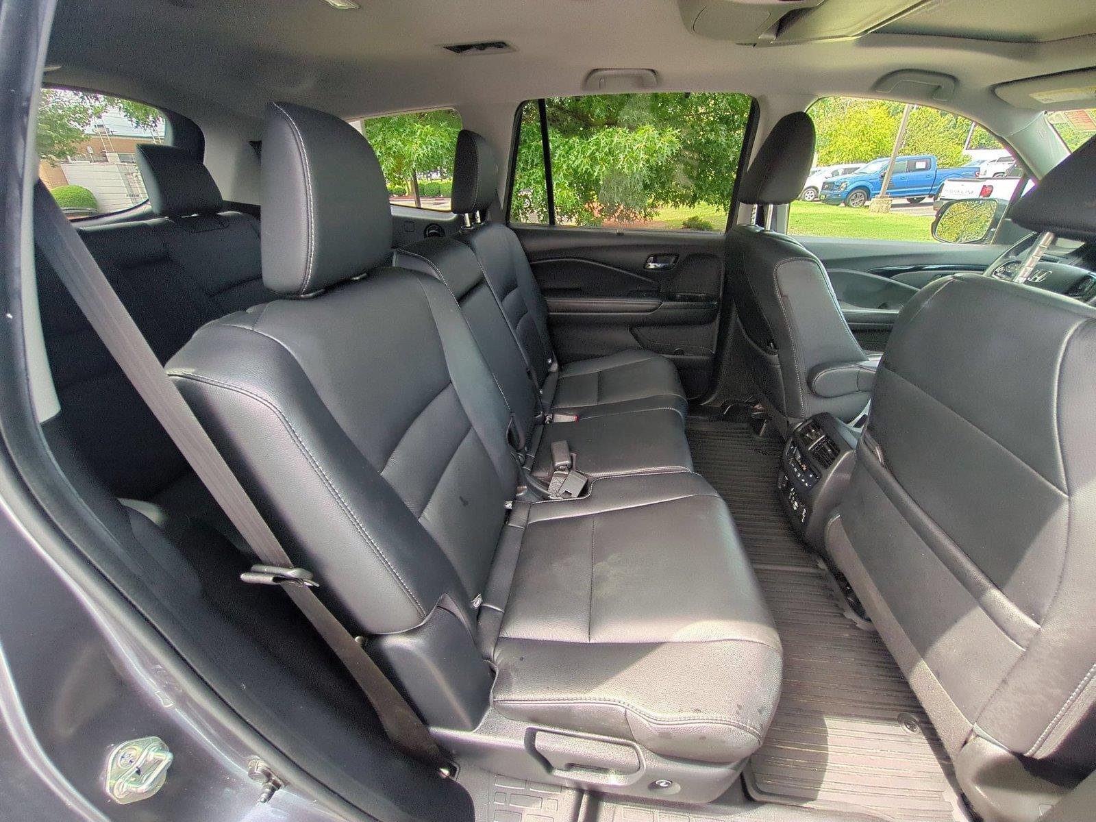 Used 2019 Modern Steel Metallic Honda Touring 8-Passenger image 39