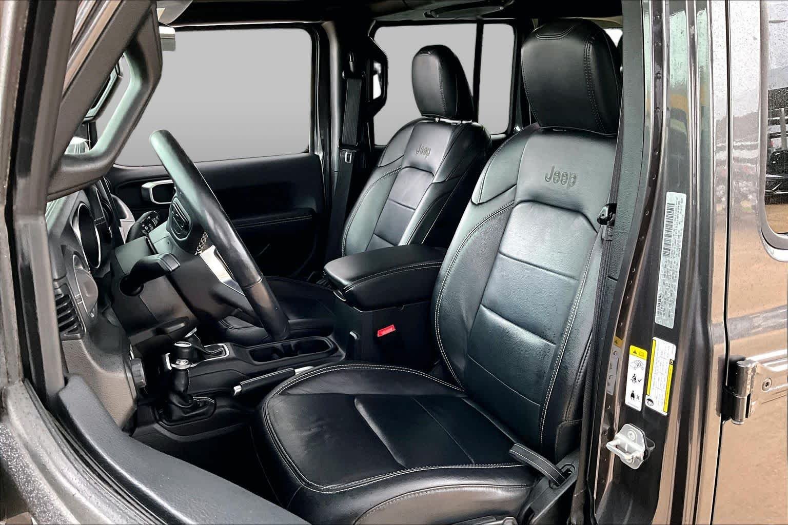 Used 2018 Granite Crystal Metallic Clearcoat Jeep Moab image 5