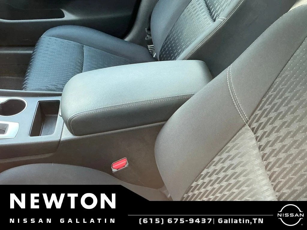 Used 2018 Glacier White Nissan 2.5 S image 6