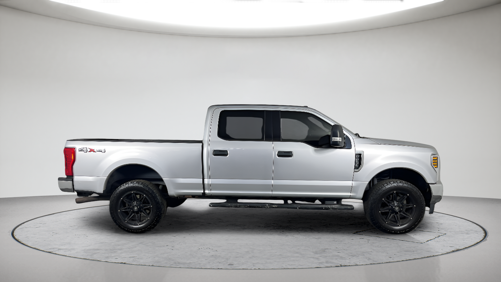 Used 2018 Silver Ford XLT image 29