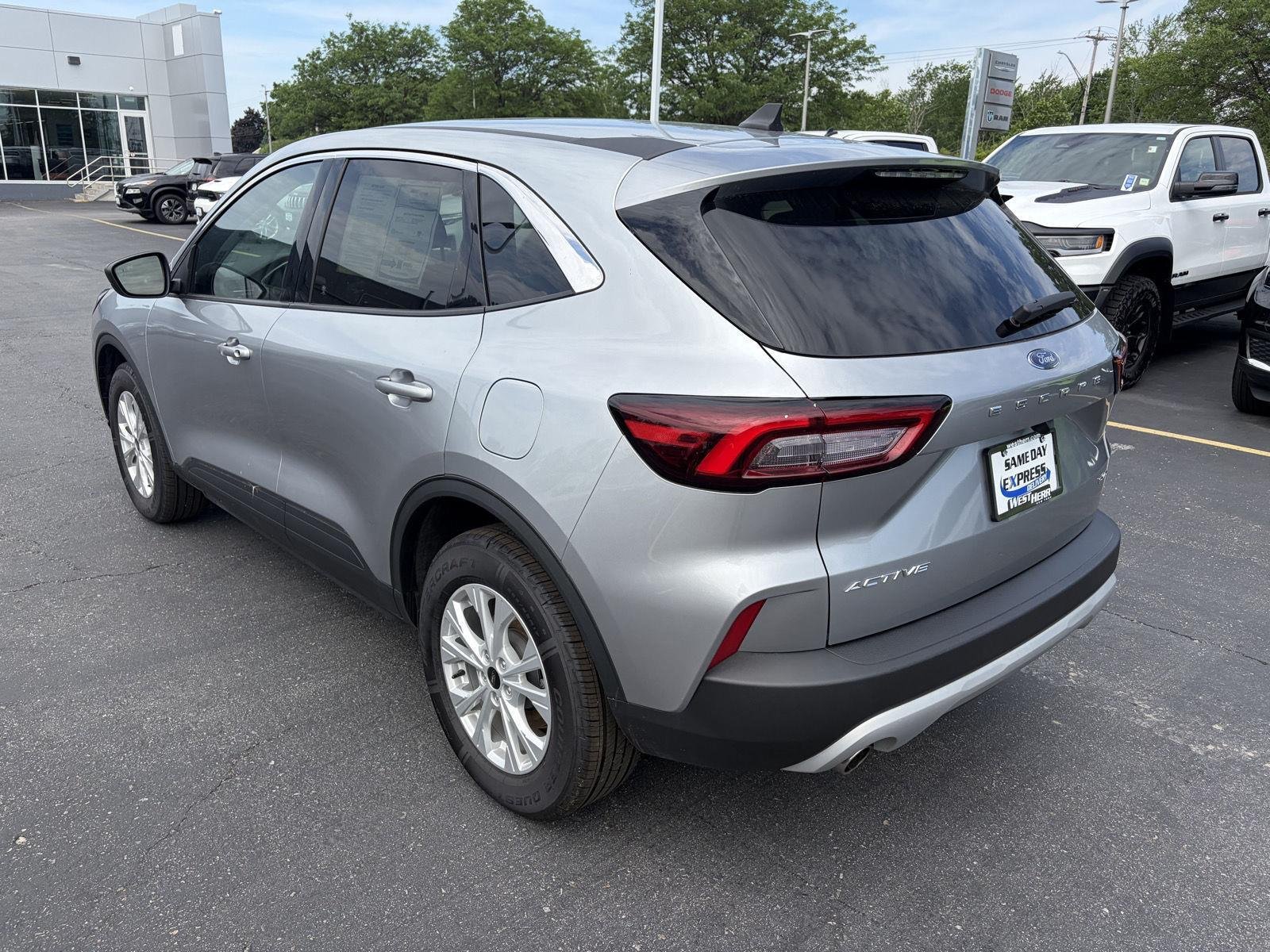 Used 2023 Iconic Silver Ford Active image 4