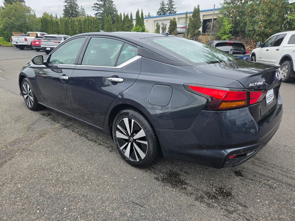 Used 2022 Blue Nissan 2.5 SV image 4